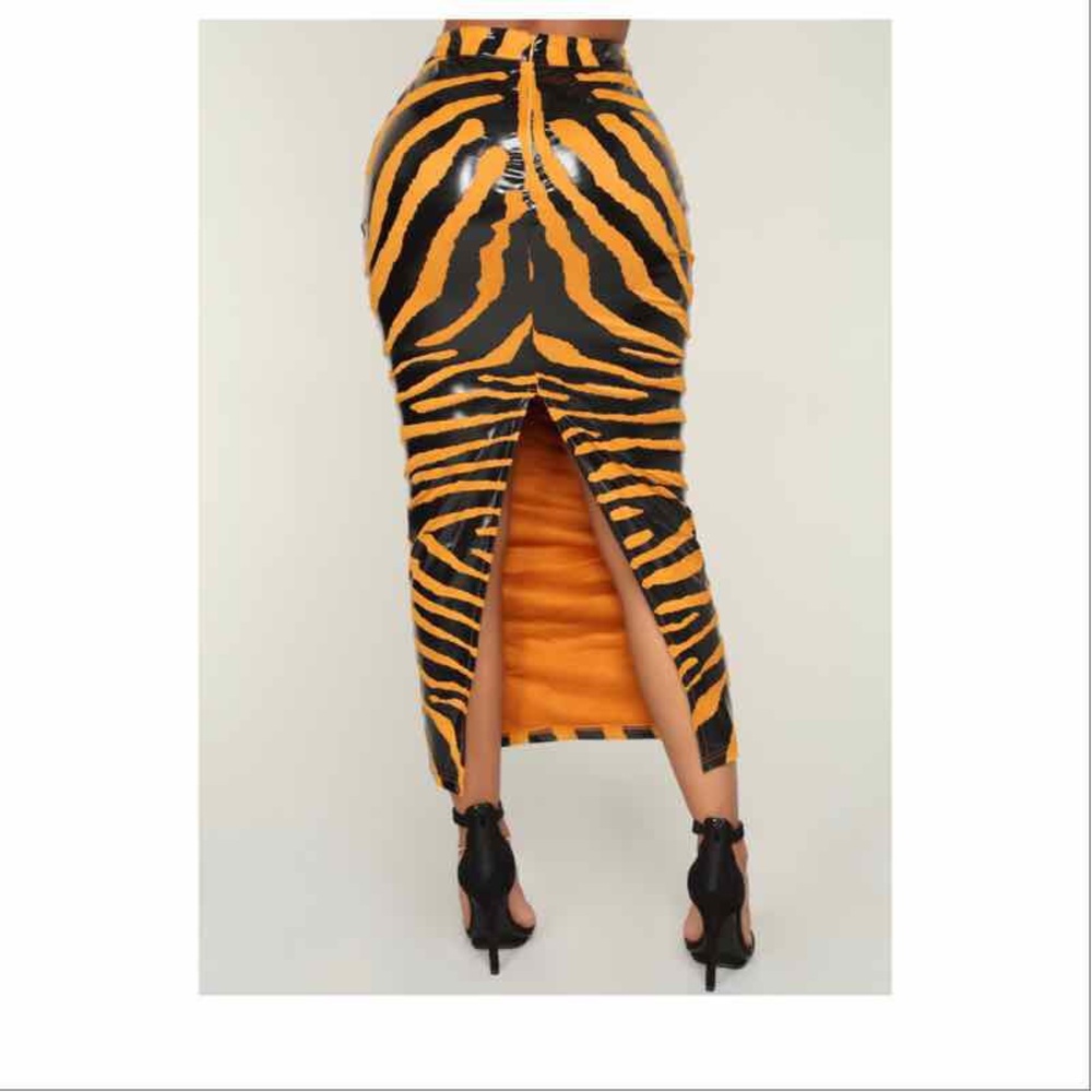 STRIPED MIDI SKIRT